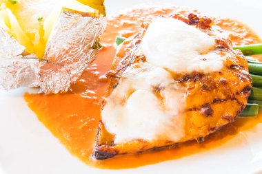 Peynirli tavuk biftek