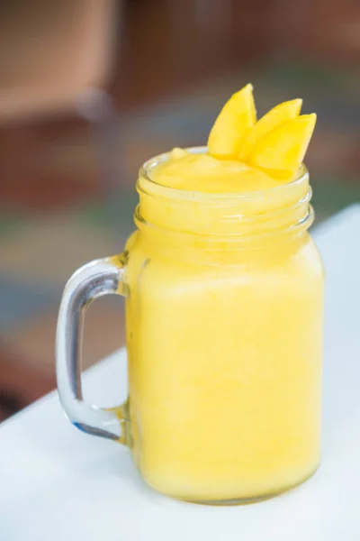 Iced świeże mango — Zdjęcie stockowe