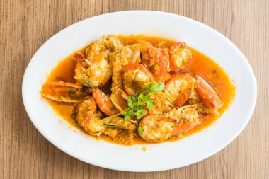 Kızarmış karides ve karides sarımsak ile