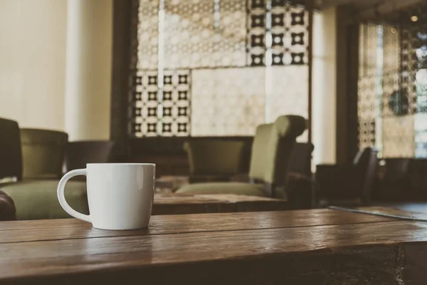 White cofffee cup on wooden table — Stock Photo, Image