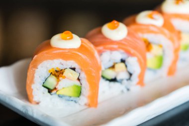 Somon suşi roll 