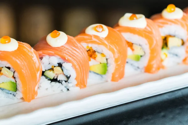 Rotolo di sushi di salmone — Foto Stock