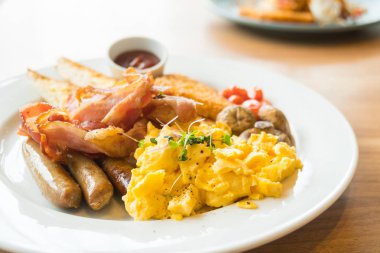 yumurta ile İngiliz kahvaltısı