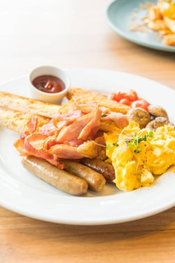 yumurta ile İngiliz kahvaltısı