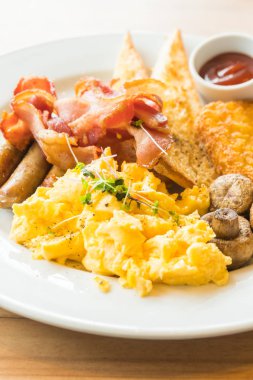 yumurta ile İngiliz kahvaltısı