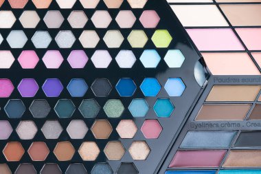 Güzel göz farı ve dudak parlatıcısı kozmetik