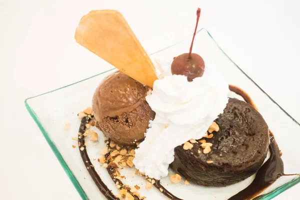 Brownie al cioccolato lavico con gelato — Foto Stock