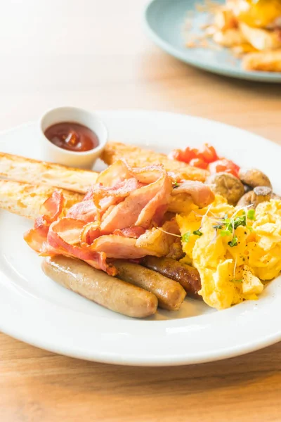 Desayuno inglés con huevo — Foto de Stock