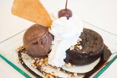 Dondurma çikolatalı brownie lav