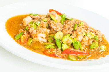 Kızarmış karides sataw fasulye ile