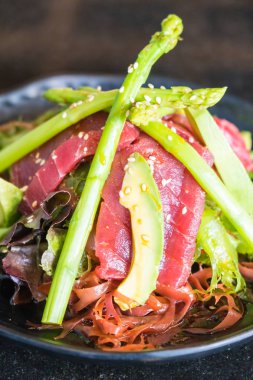 Ham Taze orkinos balığı salatası 