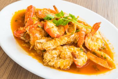 Kızarmış karides ve karides sarımsak ile