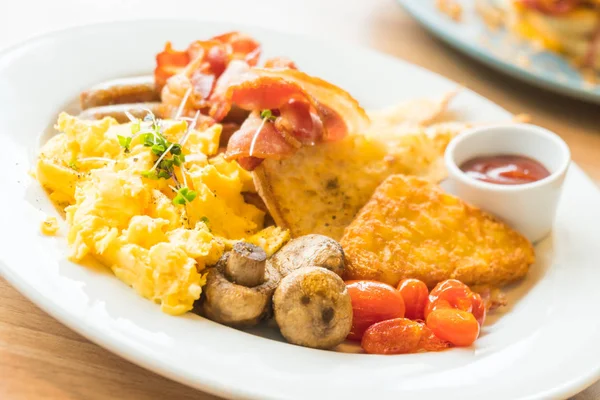 Desayuno inglés con huevo — Foto de Stock