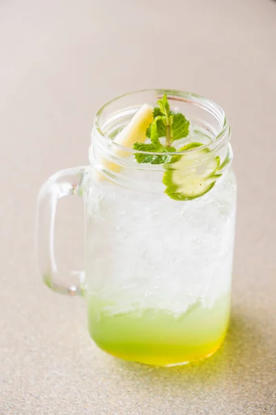 Apple and lemon juice — Stock Photo, Image
