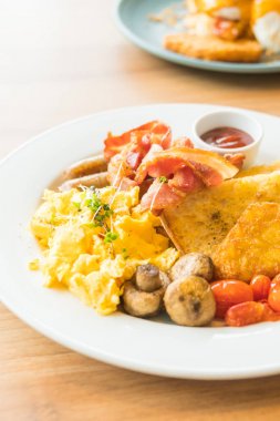 yumurta ile İngiliz kahvaltısı 