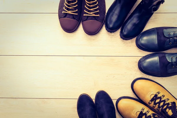 Botas e sapatos de couro — Fotografia de Stock