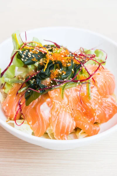 Salada de salmão fresca — Fotografia de Stock