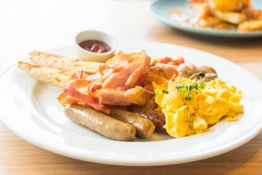 İngiliz kahvaltısı plaka