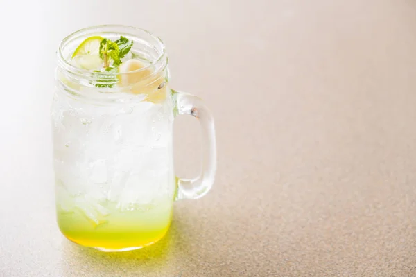 Apple and lemon juice — Stock Photo, Image