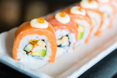 Somon suşi roll 