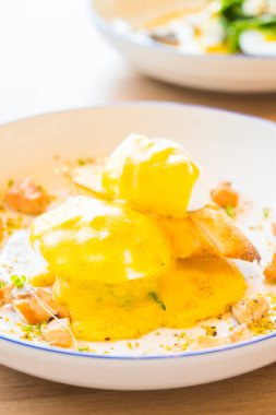 연어 달걀 베네딕트