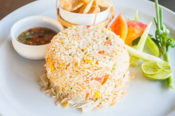 Smažená rýže s mořskými plody — Stock fotografie