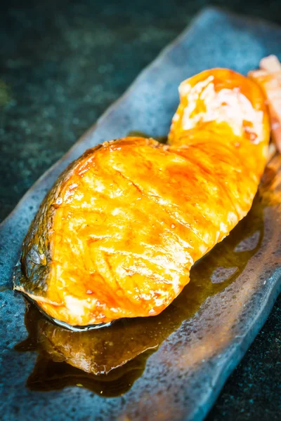 Salmone alla griglia con salsa teriyaki dolce — Foto Stock