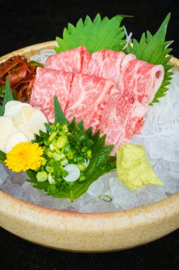 Ham ve taze matsusaka sığır eti sashimi