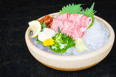 Ham ve taze matsusaka sığır eti sashimi