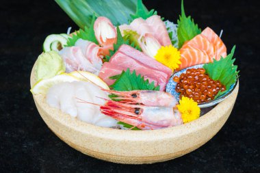 Karışık ham ve taze sashimi 