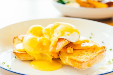 Somon Yumurta benedict