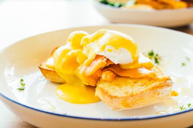 Somon Yumurta benedict