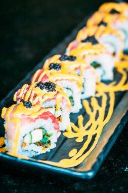 Hamachi suşi Japon gıda tarzı 