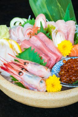 Karışık ham ve taze sashimi 