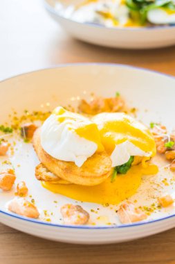 연어 달걀 베네딕트