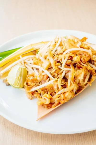 Pad thai noodles — Stock Photo, Image