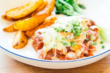 Pastırmalı tavuk biftek