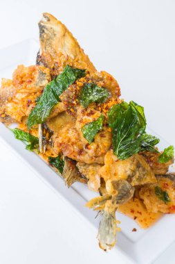 Kızarmış Balık baharatlı sos ile