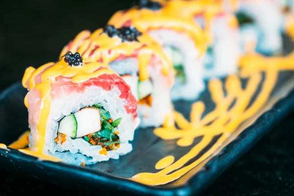 Hamachi suşi Japon gıda tarzı 