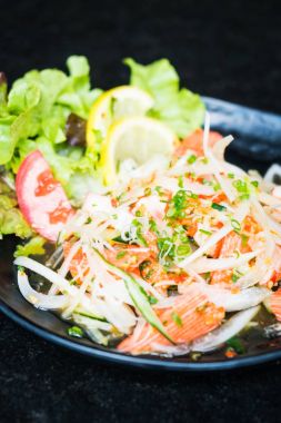 Baharatlı Yengeç sopa salatası