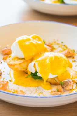 연어 달걀 베네딕트