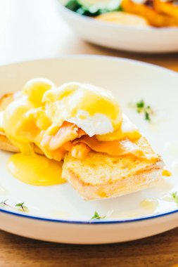 Somon Yumurta benedict