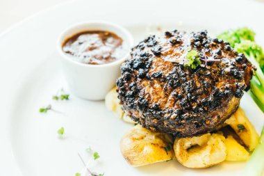 Izgara biftek.