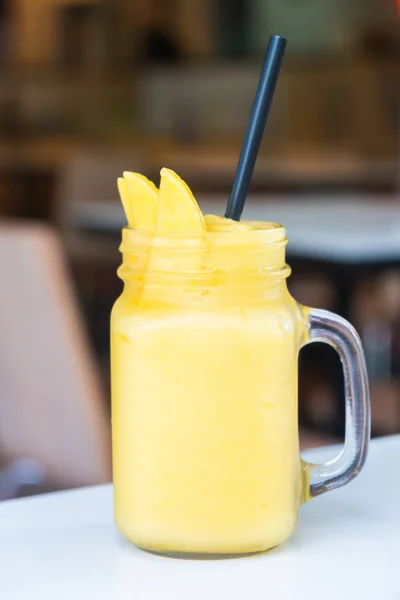 Čerstvé mango smoothie — Stock fotografie