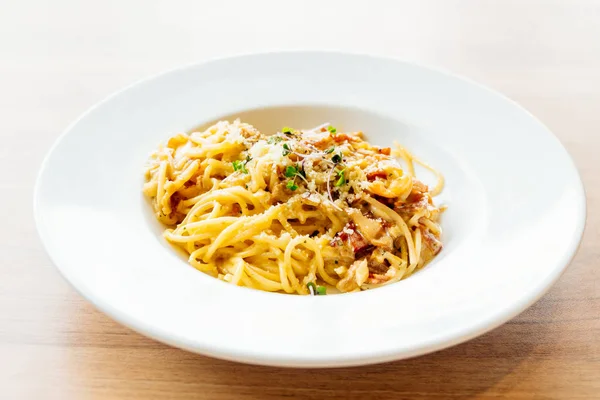 Spaghetti carbonara con jamón — Foto de Stock