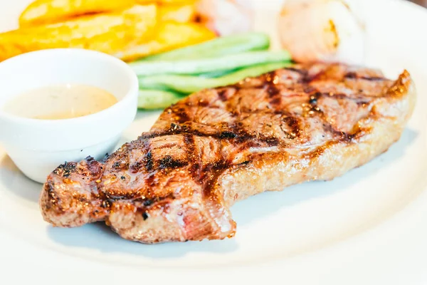 Carne de res a la parrilla — Foto de Stock