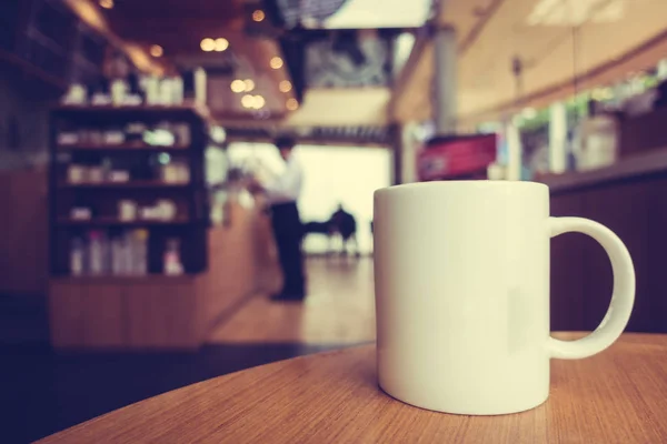 Coffee cup in coffee shop cafe — Stock Photo, Image