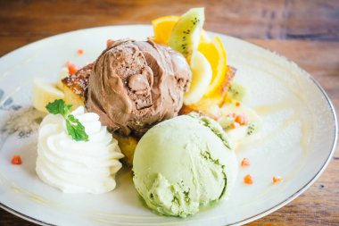 Bal tost ile dondurma