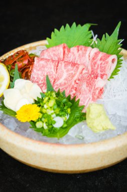 Ham ve taze matsusaka sığır eti sashimi
