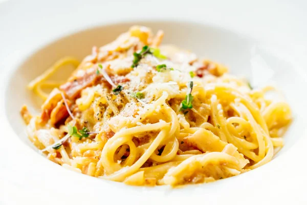 Spaghetti carbonara con jamón — Foto de Stock